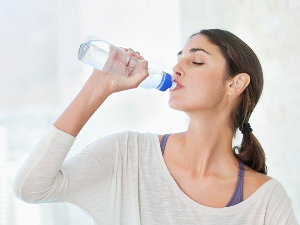 Nằm mơ thấy uống nước đánh số mấy - Ý nghĩa điềm báo giấc mơ