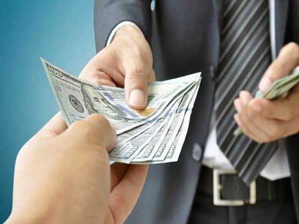 Chiêm bao thấy có người cho tiền nhiều
