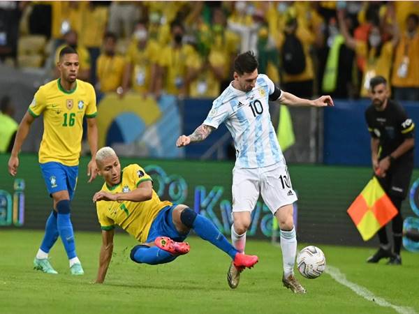 Trận đối đầu kinh điểm giữa Argentina và Brazil 