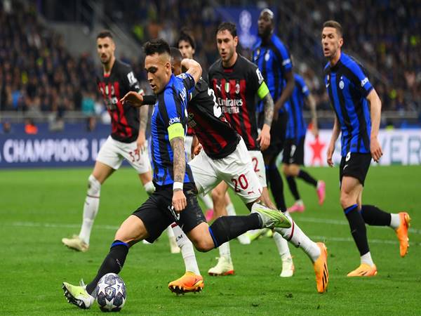 Cuộc đối đầu đầy kịch tính giữa AC Milan và Inter Milan