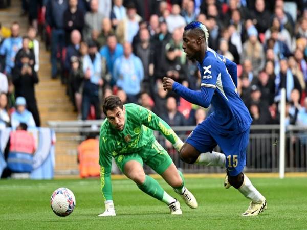 Trận đối đầu kịch tính giữa Man City và Chelsea