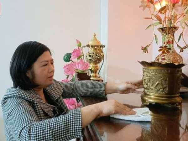 Mơ thấy lau dọn bàn thờ bị đổ vỡ