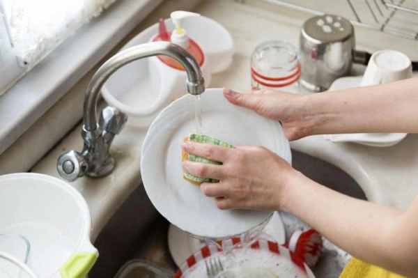 Nằm mơ thấy rửa bát: Tài lộc hay vận hạn sắp tới?