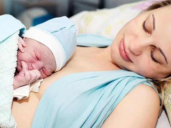 Nằm mơ thấy sinh con là điềm gì, mang ý nghĩa gì?