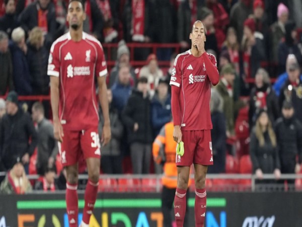 PSV chơi hoàn hảo, Liverpool bộc lộ quá nhiều vấn đề