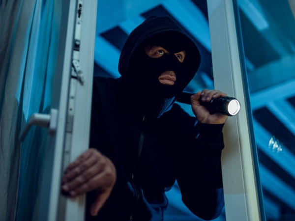 Nằm mơ thấy ăn trộm là điềm gì, điềm hung hay cát?