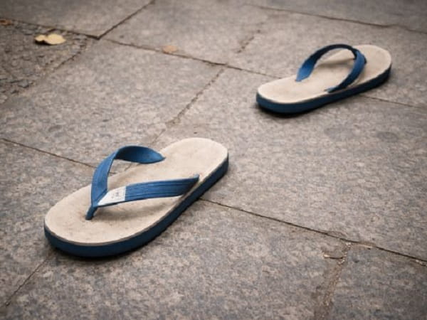 Giải mã chi tiết các giấc mơ thấy mất dép