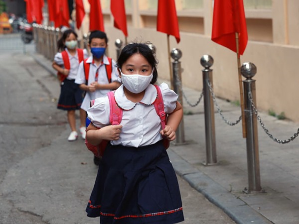 Nằm mơ thấy đi học cùng bạn cũ điềm gì số mấy?