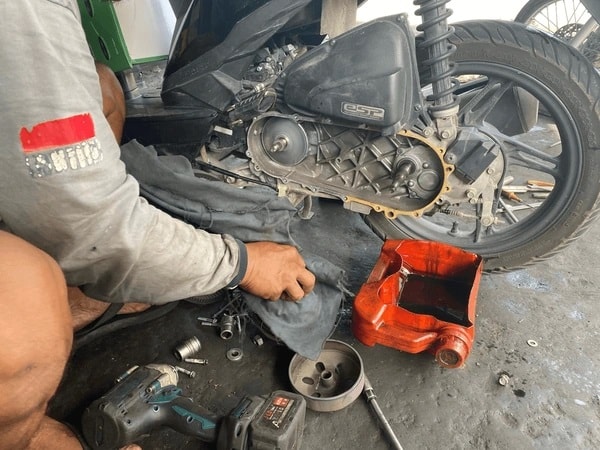 Nằm mơ thấy sửa xe máy là điềm gì, con gì vượng phát?